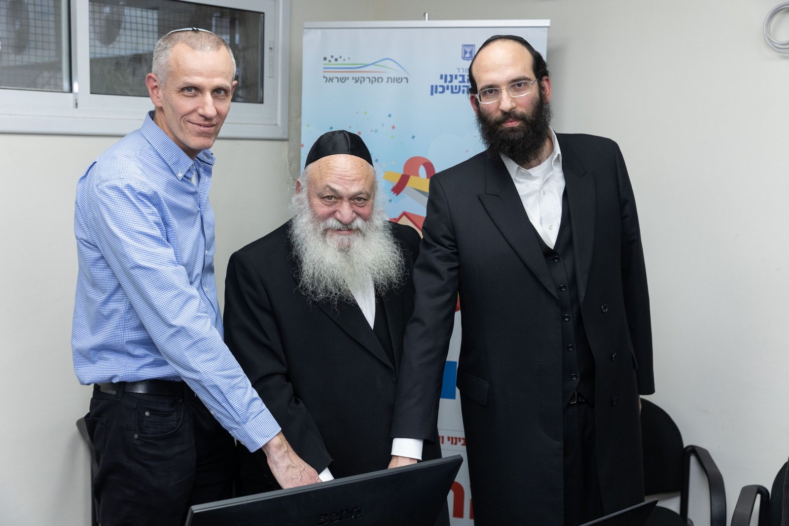 שר הבינוי והשיכון יצחק גולדקנופף פתח הבוקר את ביצוע ההגרלה הראשונה בסבב הרביעי של תכנית "דירה בהנחה"